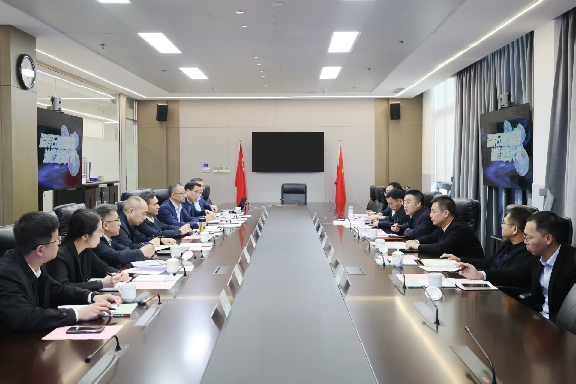 溫嶺市委書記、市長(zhǎng)馬厲財(cái)一行到訪省二輕集團(tuán)