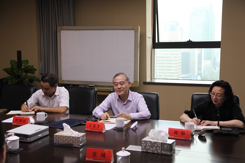 浙江旅游集團(tuán)黨委副書記王安平一行來(lái)二輕集團(tuán)交流工作