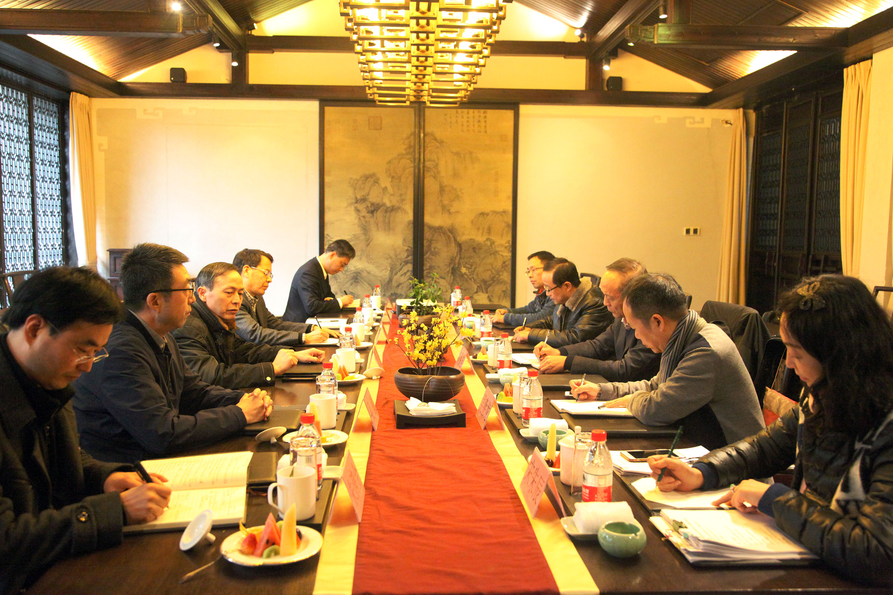 創(chuàng)新參股企業(yè)管理方式激活企業(yè)發(fā)展動(dòng)力 ——集團(tuán)公司黨委書記總經(jīng)理虞岳明一行赴匯孚集團(tuán)調(diào)研