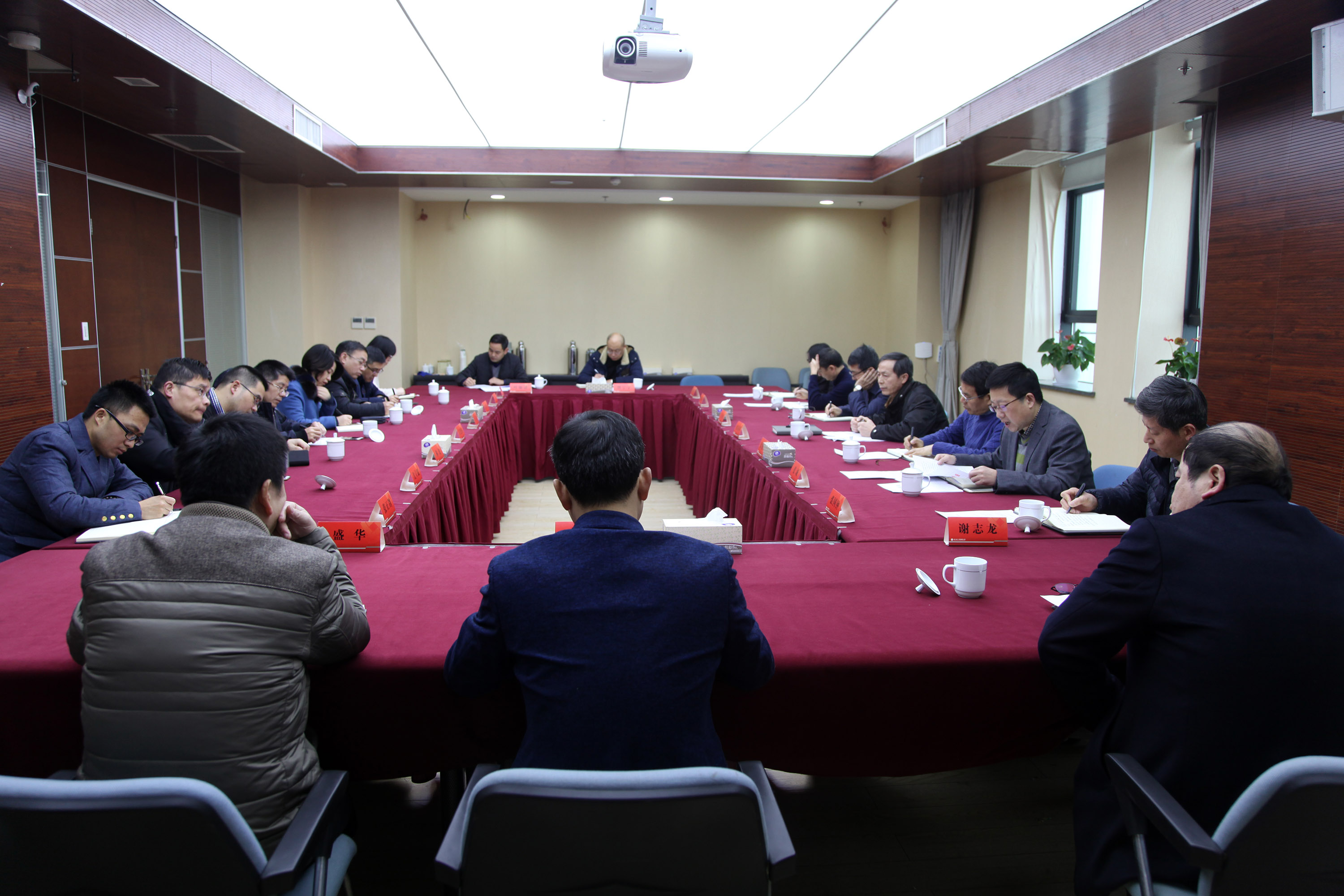 集團(tuán)公司召開黨委（擴(kuò)大）會(huì)議傳達(dá)學(xué)習(xí)黨的十九屆二中全會(huì)、十九屆中央紀(jì)委二次全會(huì)精神