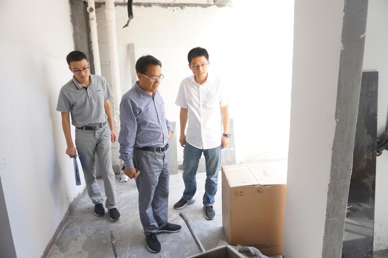 集團(tuán)公司副總經(jīng)理徐旭陽(yáng)赴商業(yè)公司開展安全檢查