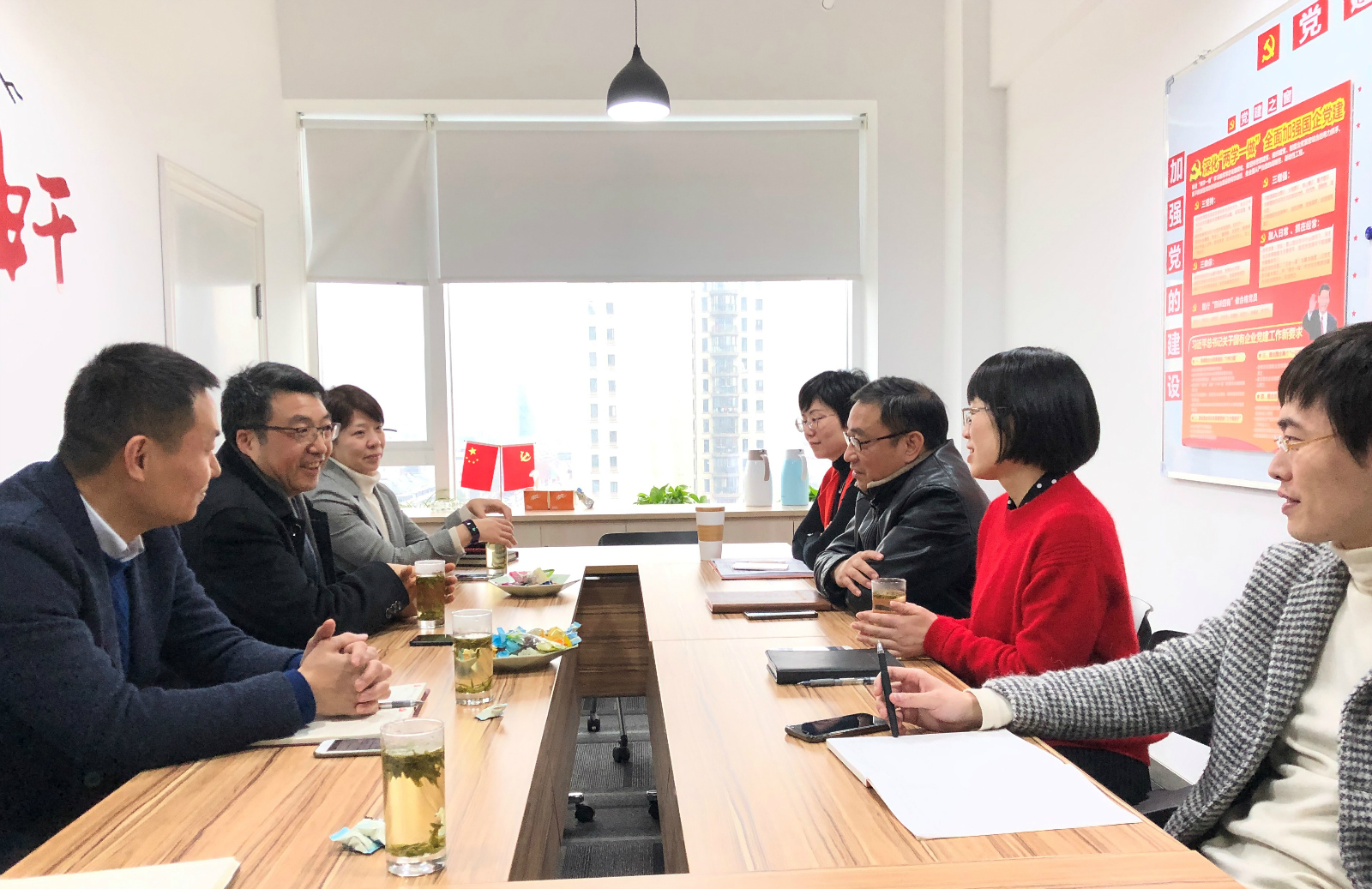 集團領(lǐng)導(dǎo)帶隊來典當(dāng)公司送2019開年慰問