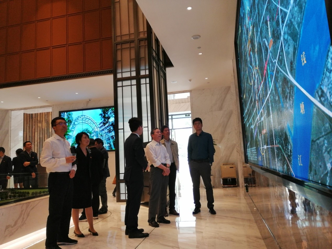 集團(tuán)公司領(lǐng)導(dǎo)赴商業(yè)公司調(diào)研