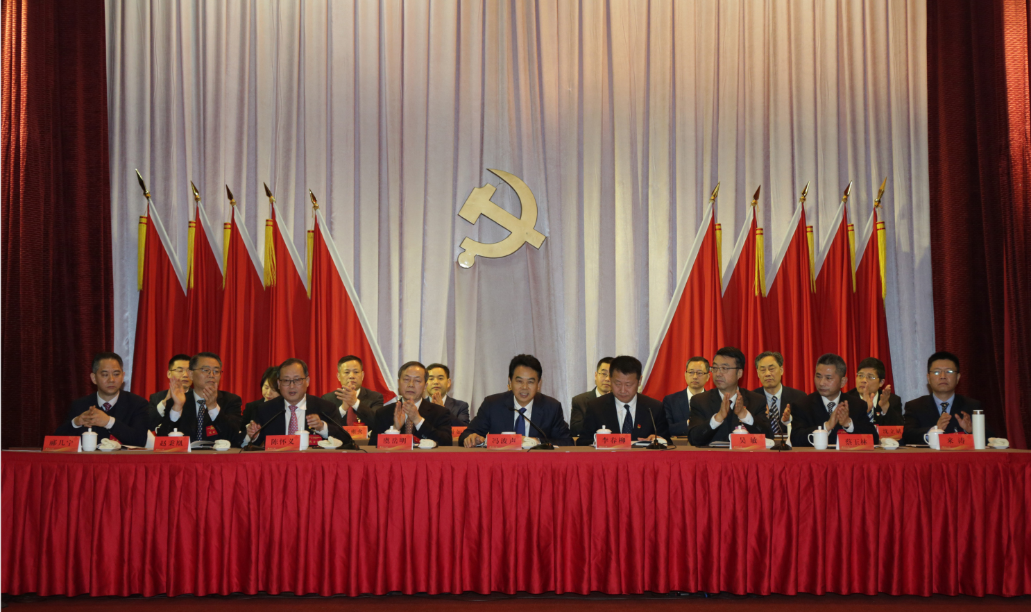 用奮斗創(chuàng)造新時代美好未來——省二輕集團第一次黨代會側記