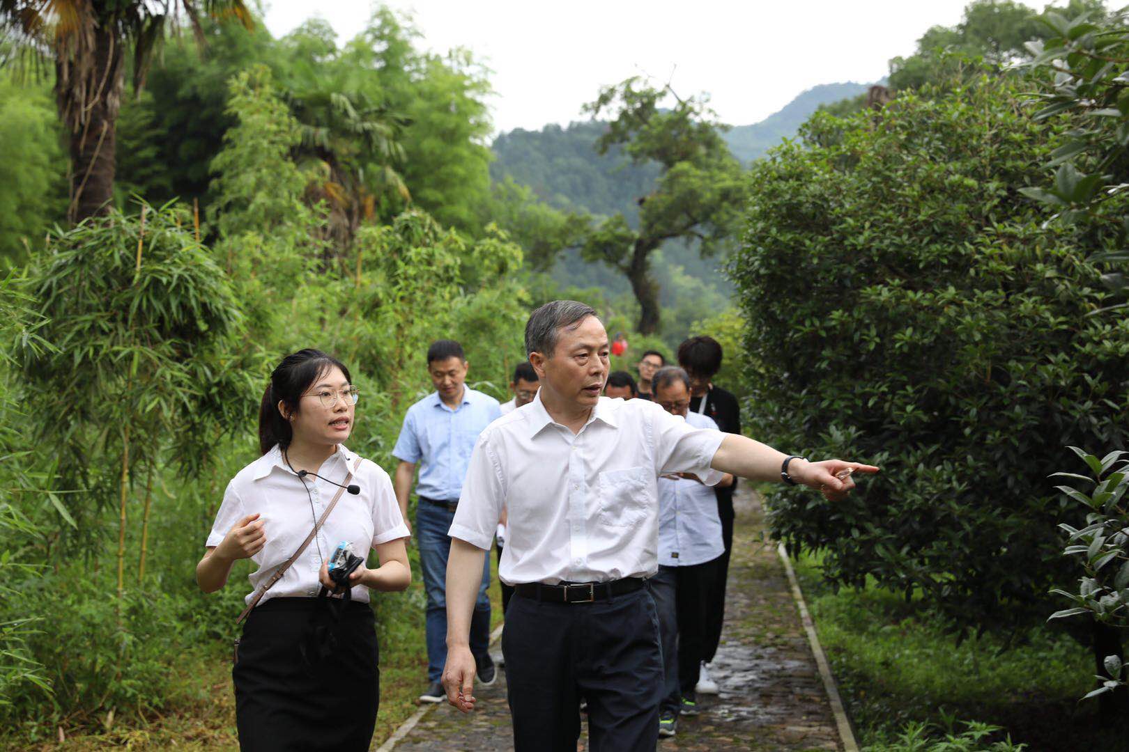 省二輕集團(tuán)“村企結(jié)對(duì)”助力消薄走出新路子！