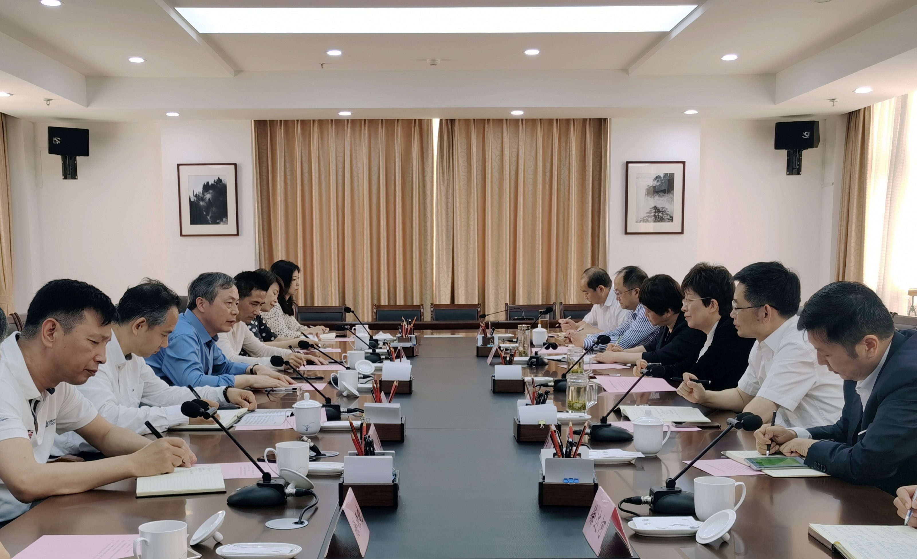 虞岳明帶隊(duì)赴安徽黃山市考察調(diào)研