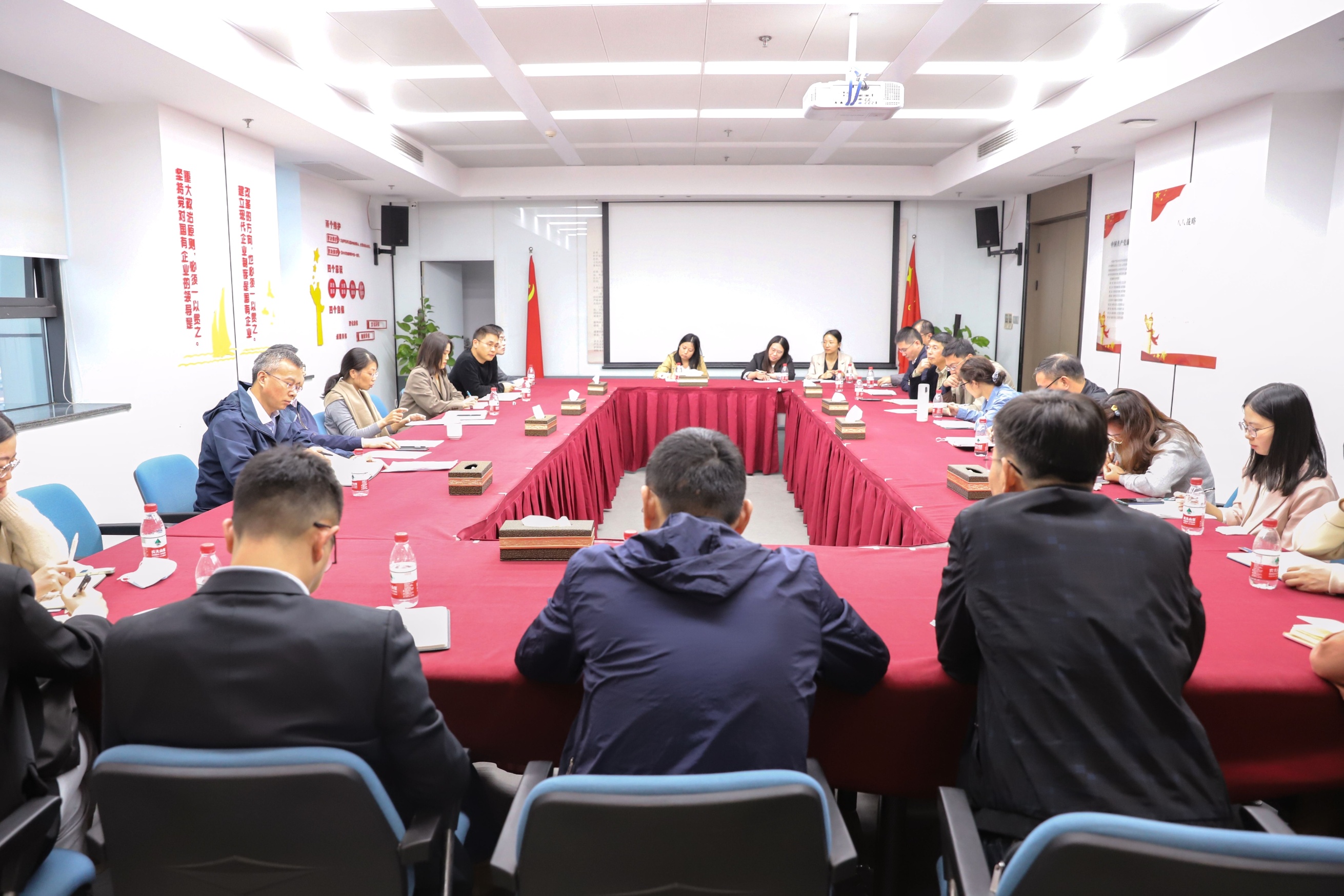 省二輕集團(tuán)召開(kāi)法律風(fēng)險(xiǎn)防范工作會(huì)議 吳敏出席并講話