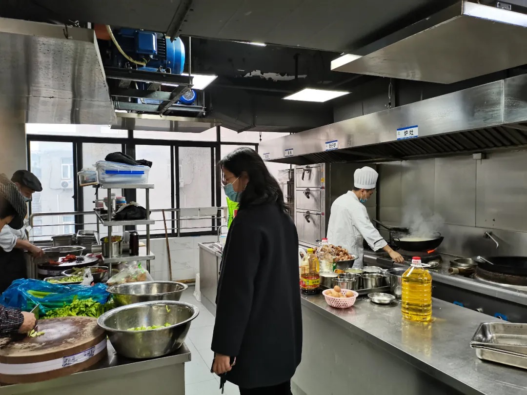 疫情防控“嚴”字當頭，平凡堅守“暖”在心窩