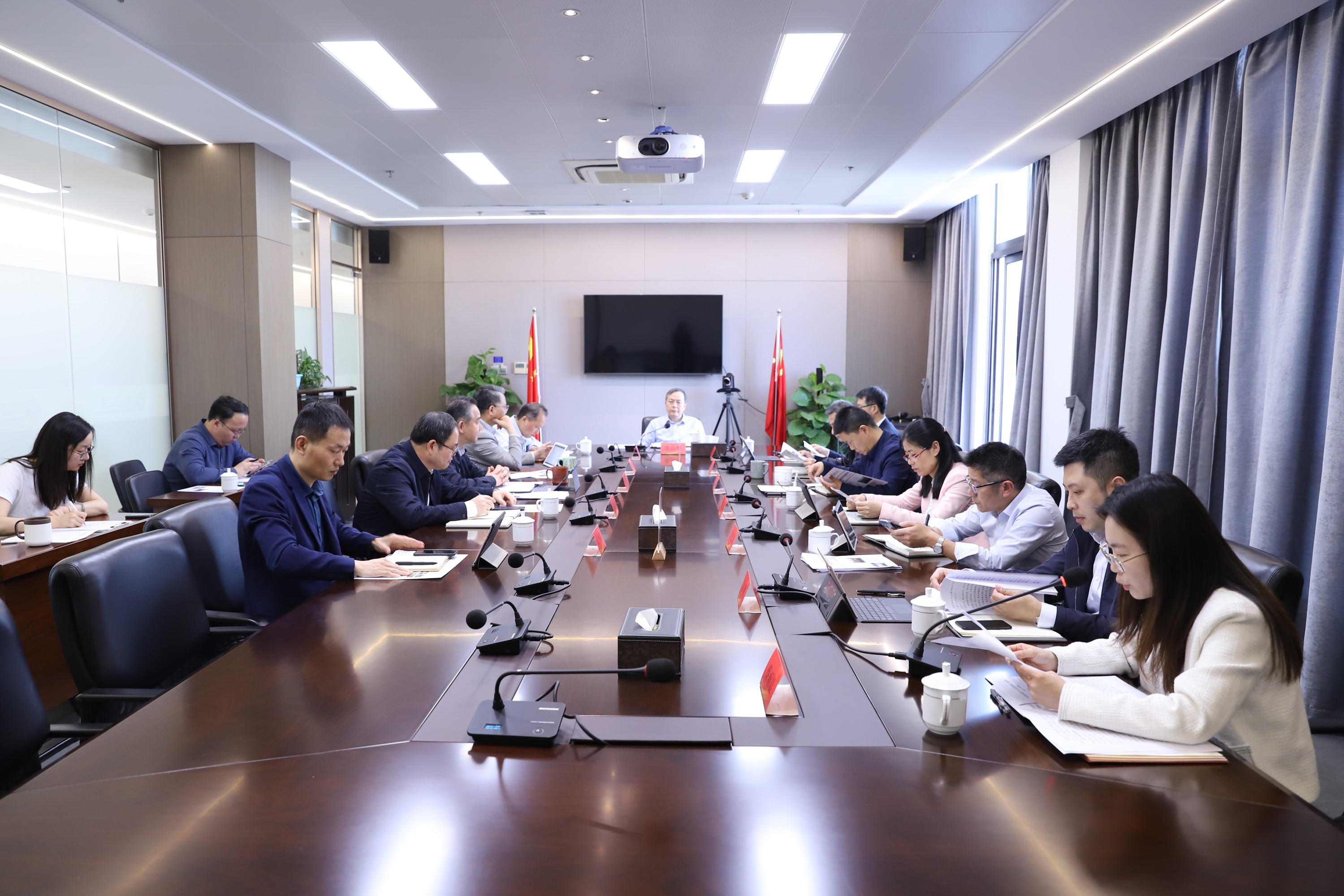 省二輕集團召開黨委會議專題學習貫徹習近平總書記在慶祝中國共產主義青年團成立100周年大會上的重要講話精神