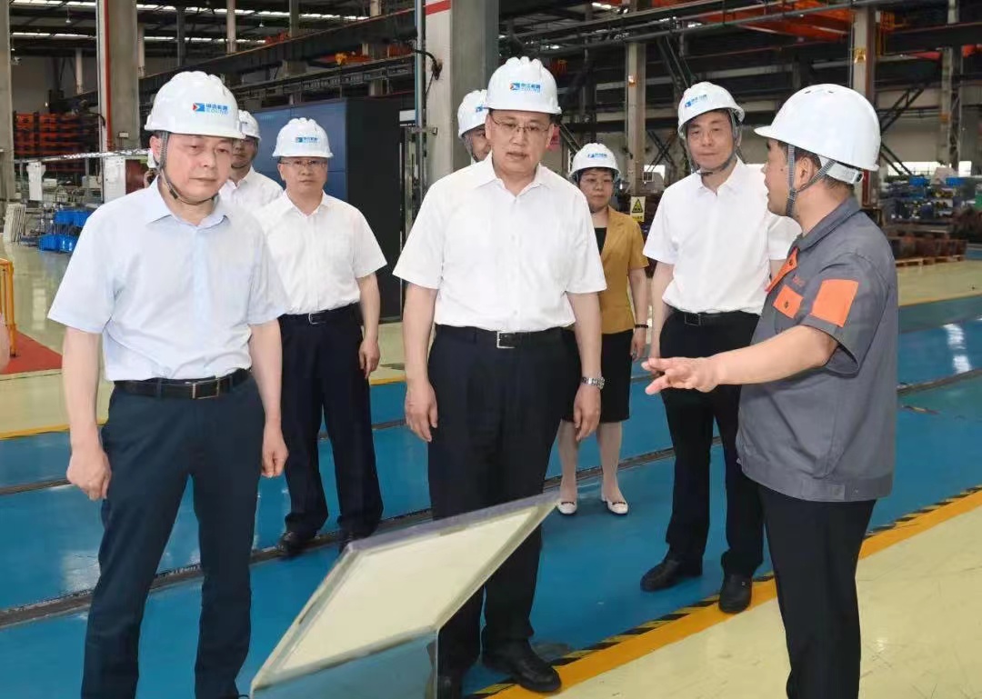 袁家軍在省二輕集團(tuán)申達(dá)機(jī)器公司調(diào)研時(shí)強(qiáng)調(diào)：以數(shù)字變革引領(lǐng)高端裝備制造業(yè)發(fā)展