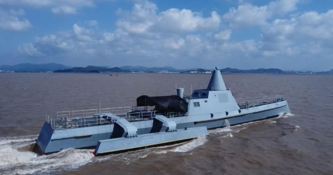 我國首艘百噸級(jí)無人艇動(dòng)態(tài)避碰試驗(yàn)成功 省二輕集團(tuán)國瑞科技控股“北鯤智能”參與建設(shè)并組織實(shí)施試驗(yàn)