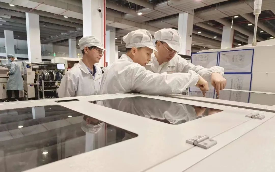 集團(tuán)公司黨委書記、董事長(zhǎng)楊勝杰一行赴紫光恒越調(diào)研智能工廠