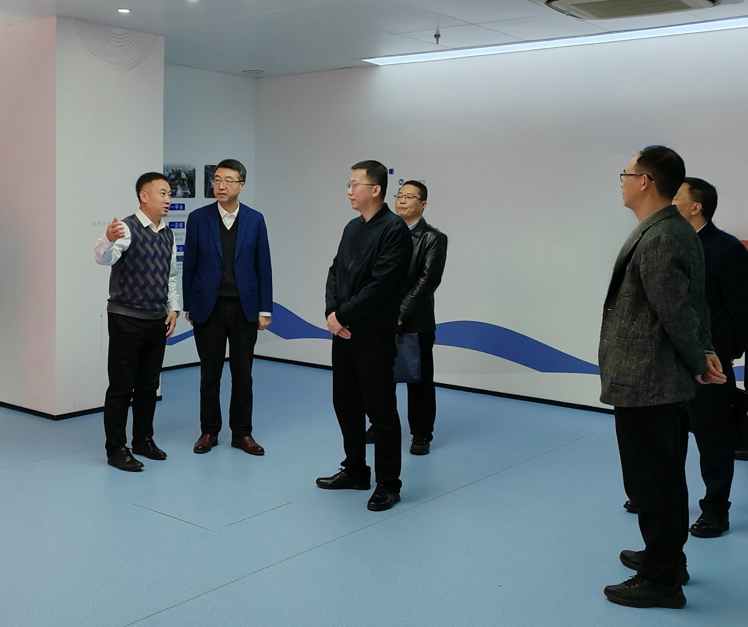 省國資委黨委委員、副主任陳孝在省二輕集團(tuán)開展“大走訪大調(diào)研大服務(wù)大解題”活動(dòng)