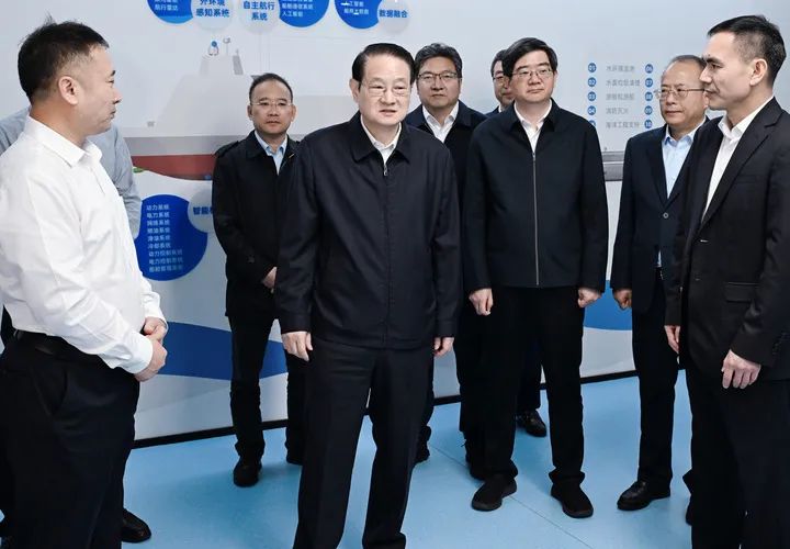 易煉紅調(diào)研省二輕集團省機電集團：牢牢抓住科技創(chuàng)新這個“牛鼻子”在推動高質(zhì)量發(fā)展上展現(xiàn)國企更大擔(dān)當作為