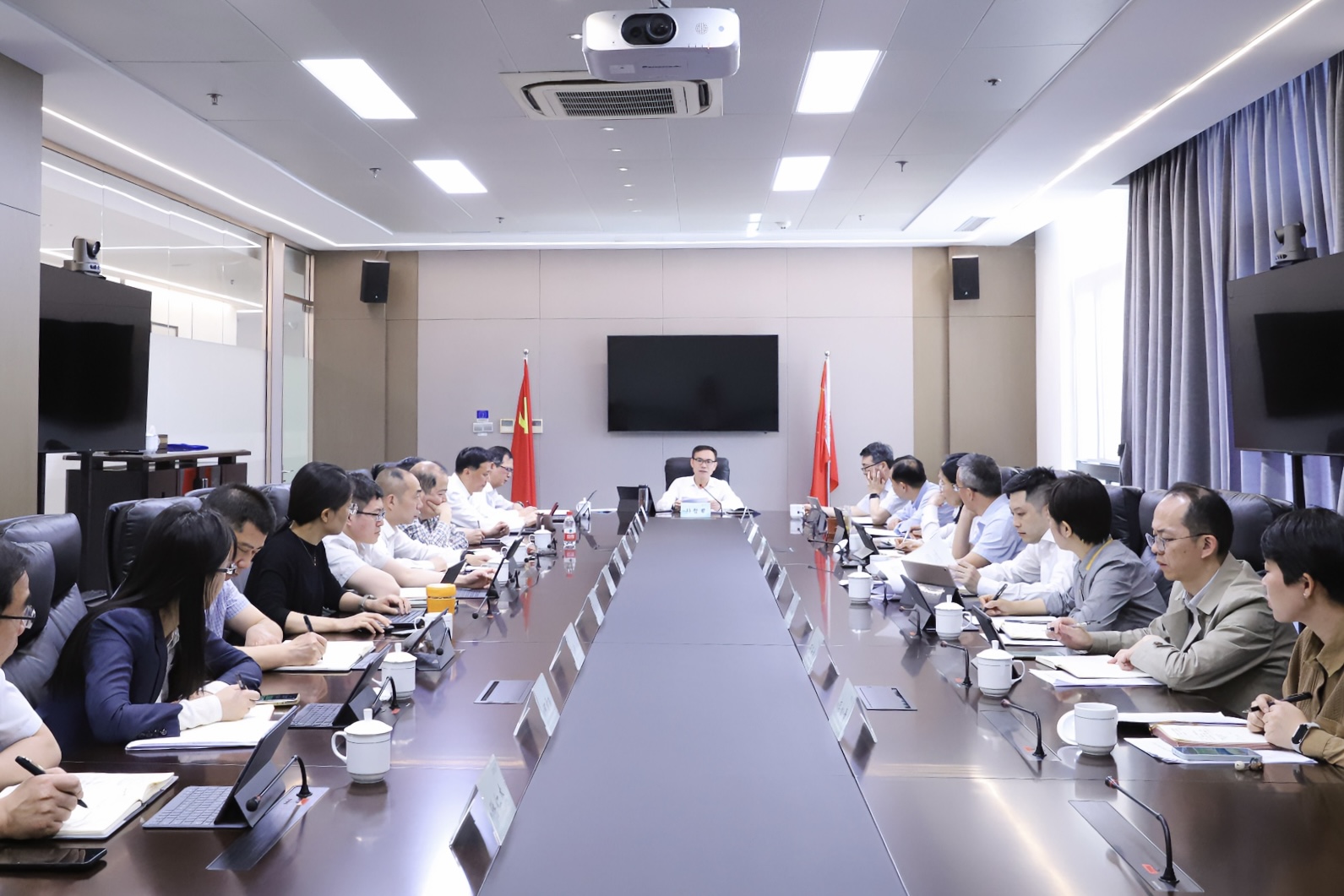 省二輕集團傳達學(xué)習習近平總書記有關(guān)加強文化遺產(chǎn)保護傳承弘揚中華優(yōu)秀傳統(tǒng)文化的重要論述精神