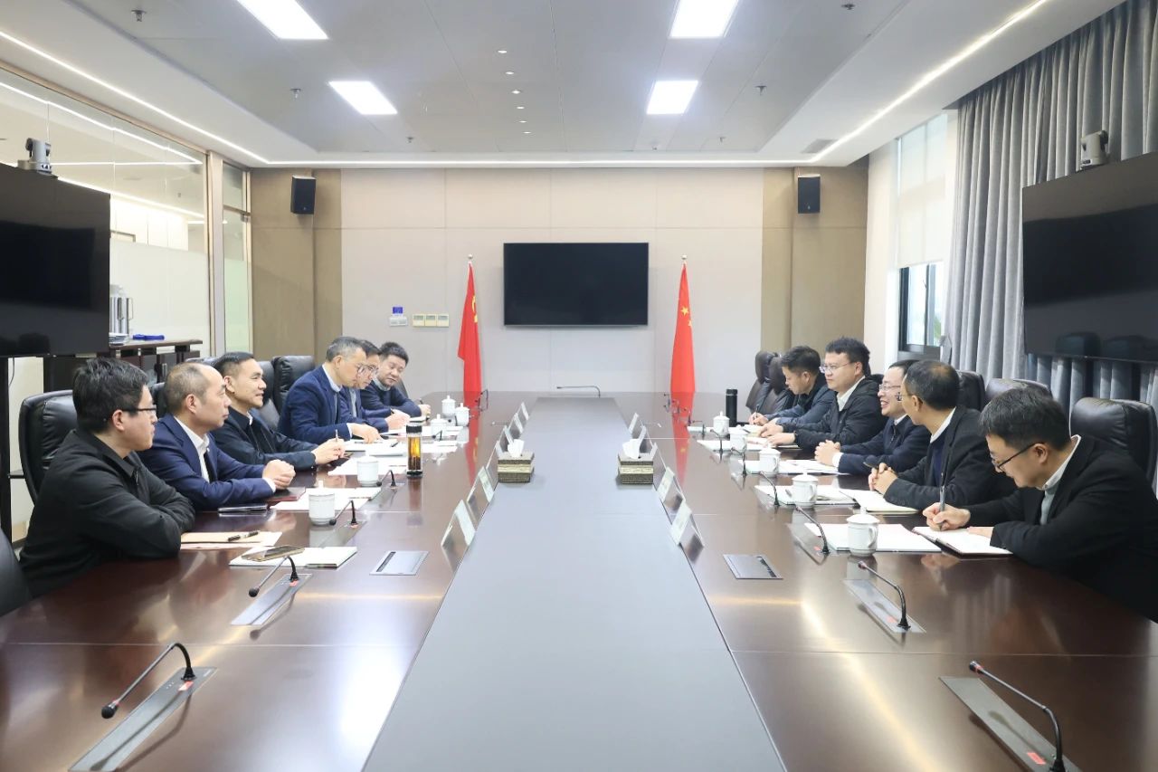 衢州市委常委、組織部長(zhǎng)王森洪一行到訪省二輕集團(tuán)