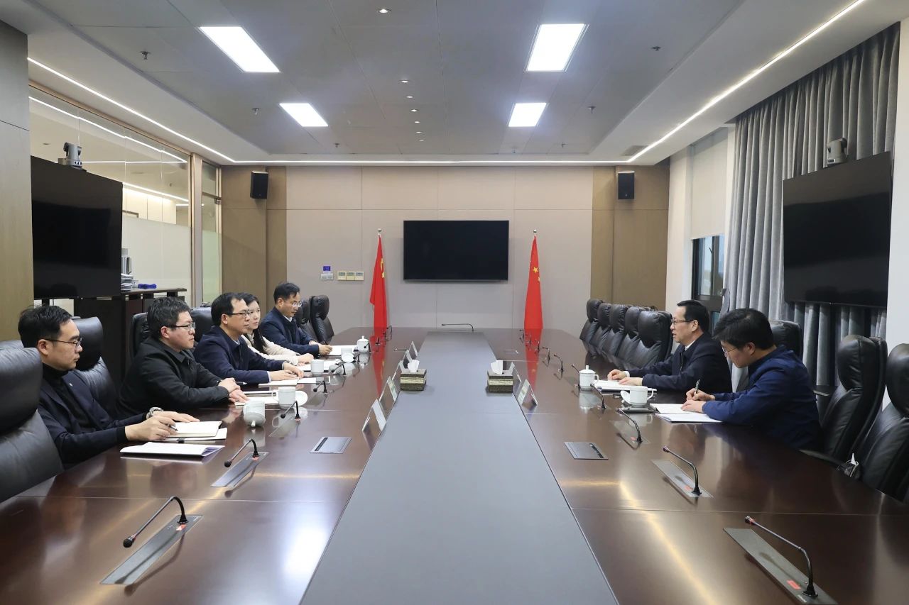 省國(guó)資委黨委專職副書記蒲曉斌到省二輕集團(tuán)調(diào)研