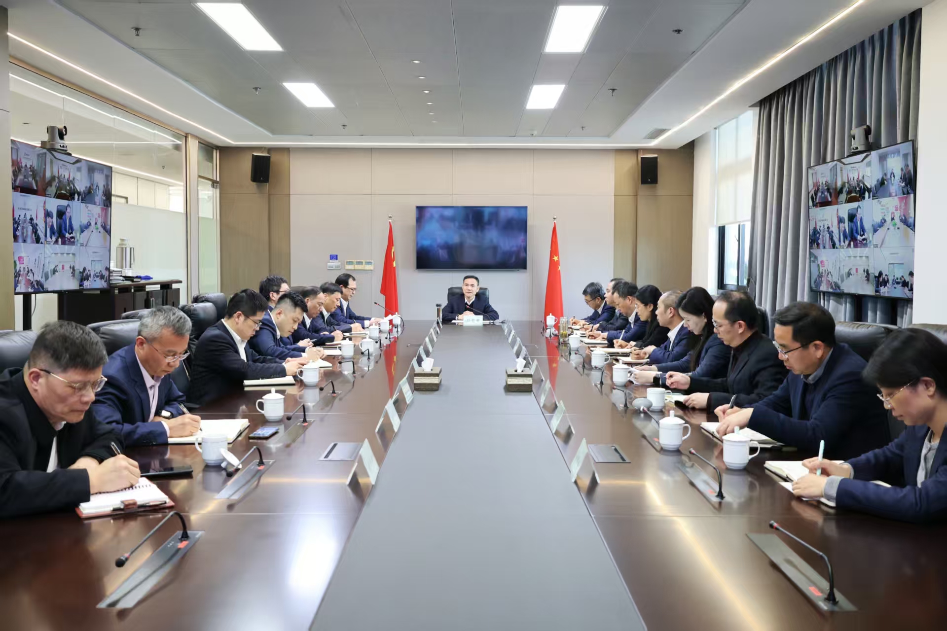 省二輕集團(tuán)召開黨委(擴(kuò)大)會(huì)議 部署深入貫徹中央八項(xiàng)規(guī)定精神學(xué)習(xí)教育工作